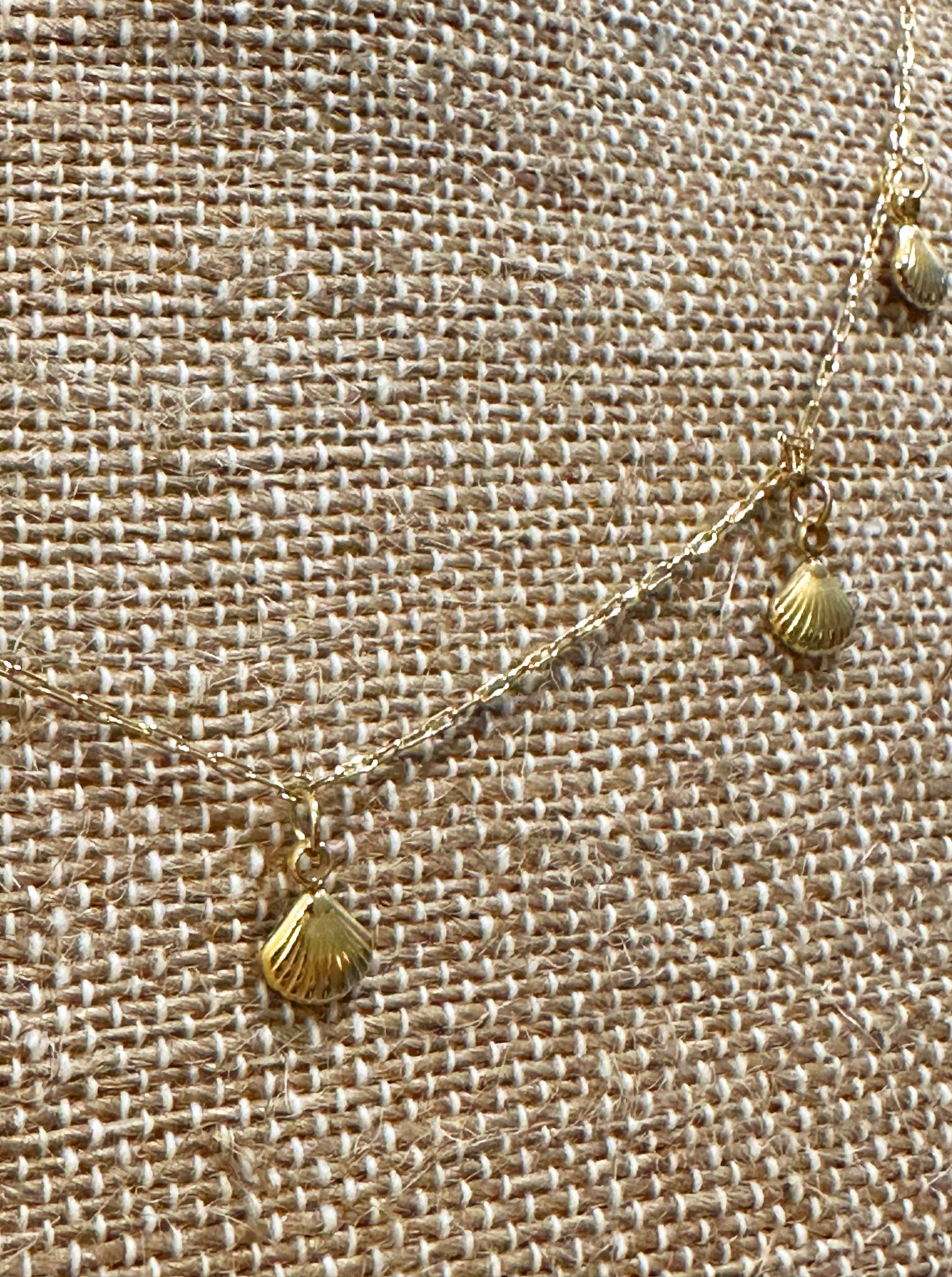 Muschel-Halskette gold