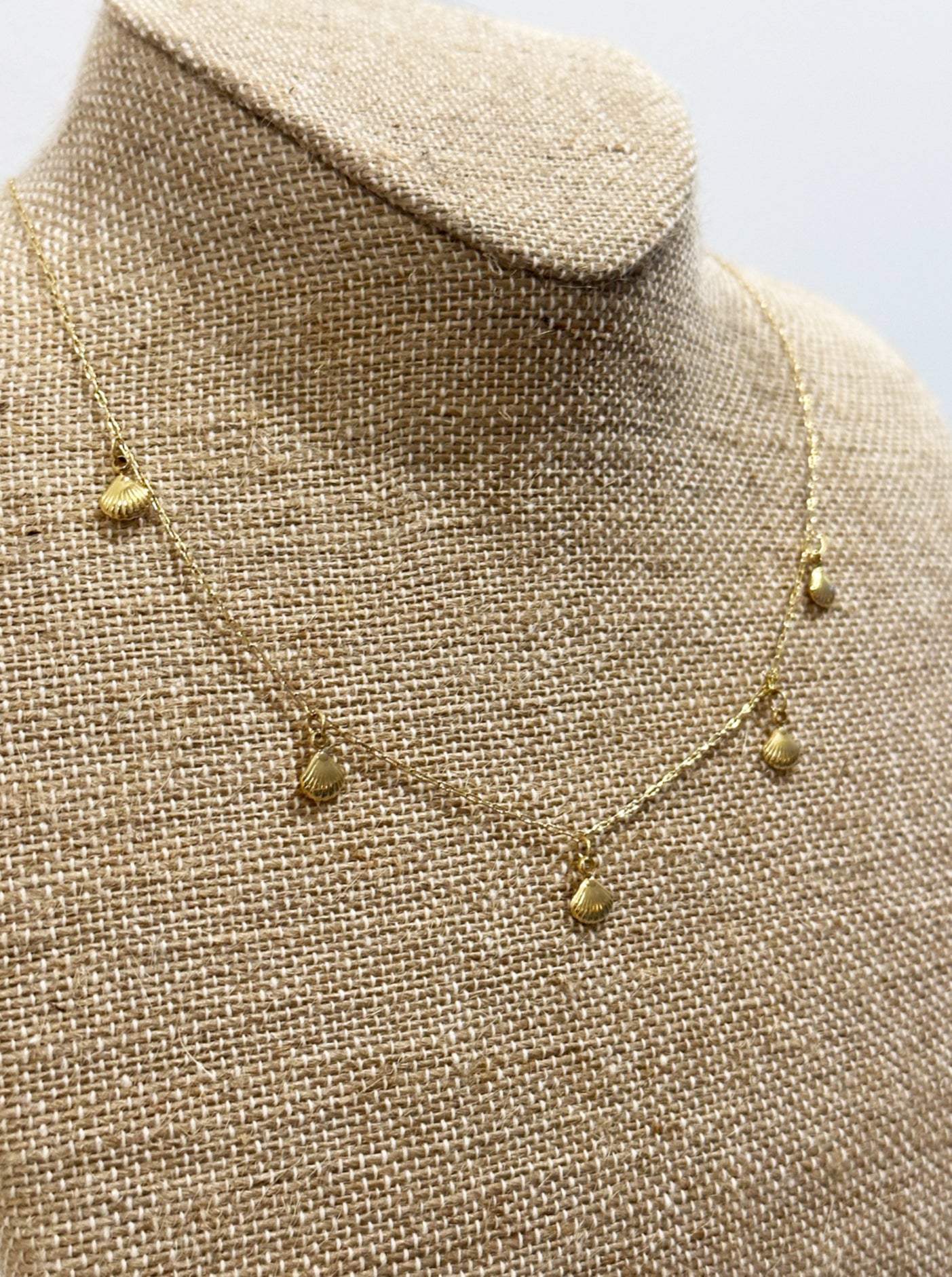 Muschel-Halskette gold